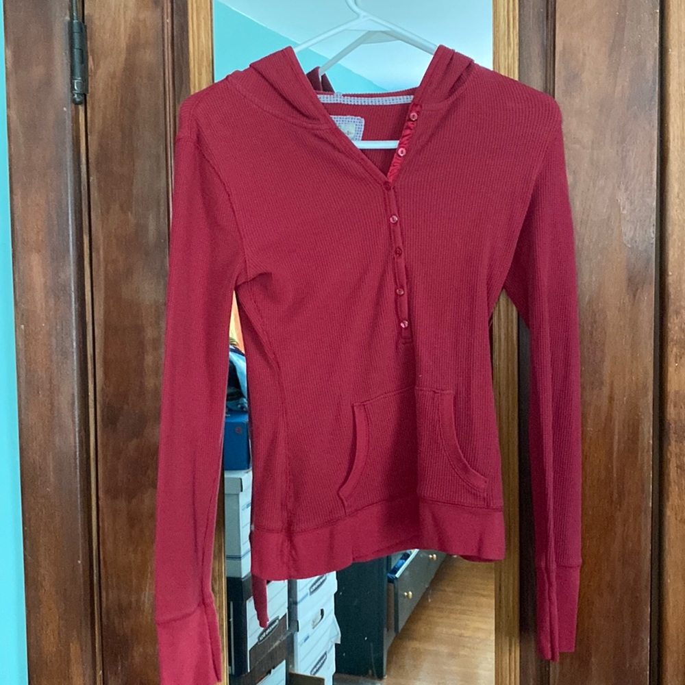 Sweater/shirt. Slightly worn. One pocket in front and hooded.